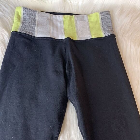 Lululemon Wunder Under Crop *Reversible Size 2 - Picture 6 of 14